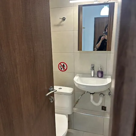 Downtown Balcony Apartment *